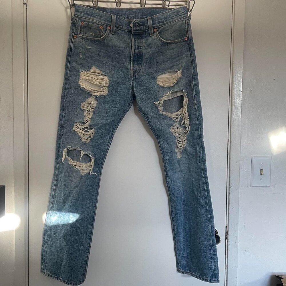 Levi 501 ripped Jeans Size 36/36 UNISEX